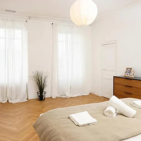 La Pittoresque 2 Apartment