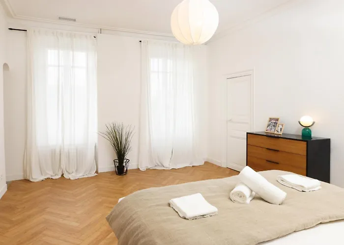 La Pittoresque 2 Apartment